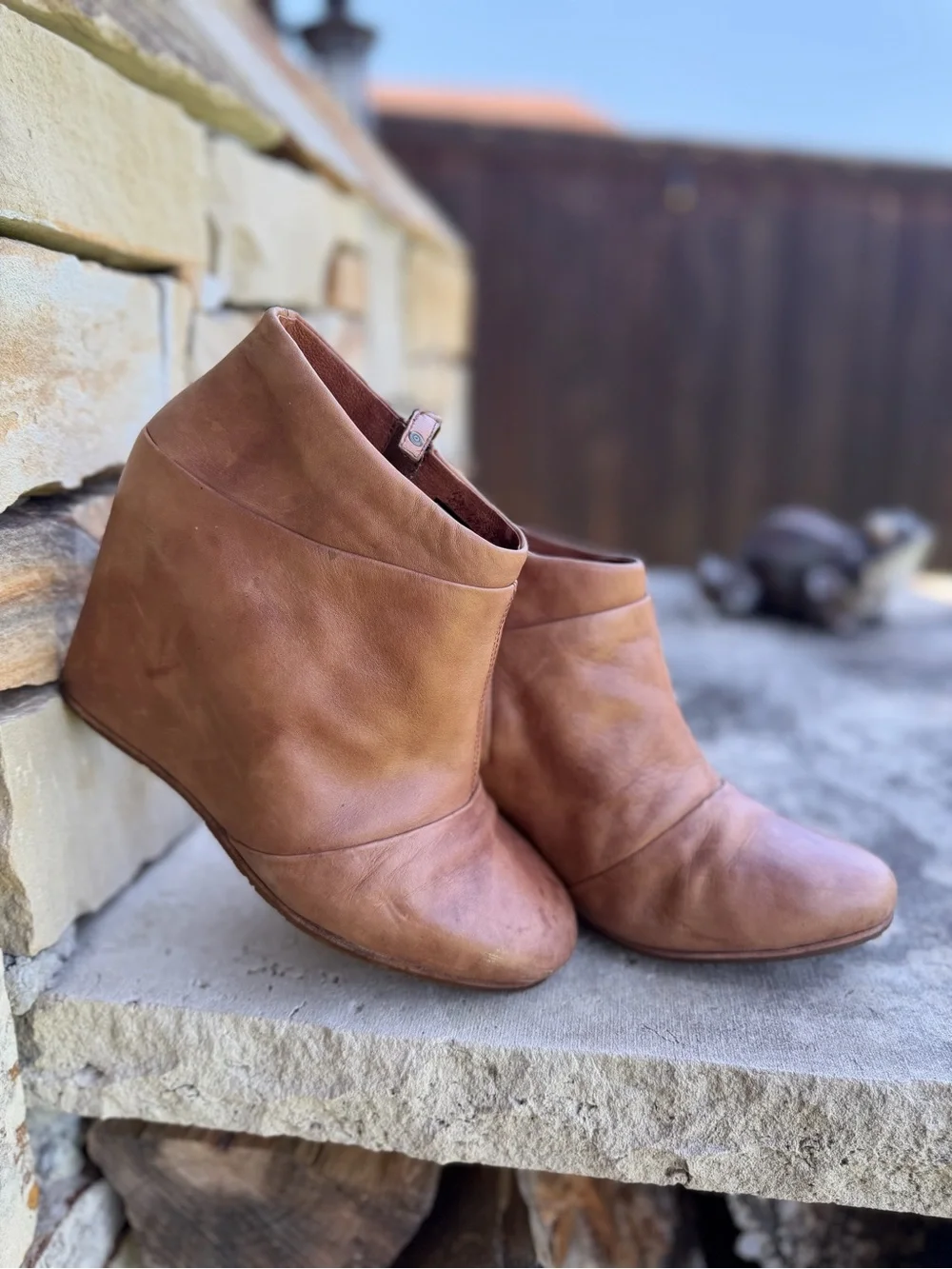 UGG Tan Leather Carmine Wedge Ankle Boots Sz-8.5. N.